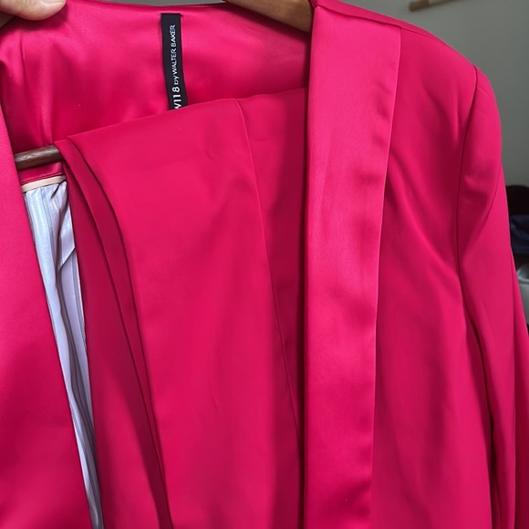 Two piece Suit - Picture 8 of 11